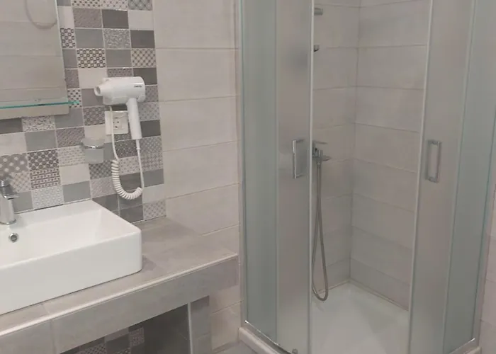 Karafelas スキアトスタウン